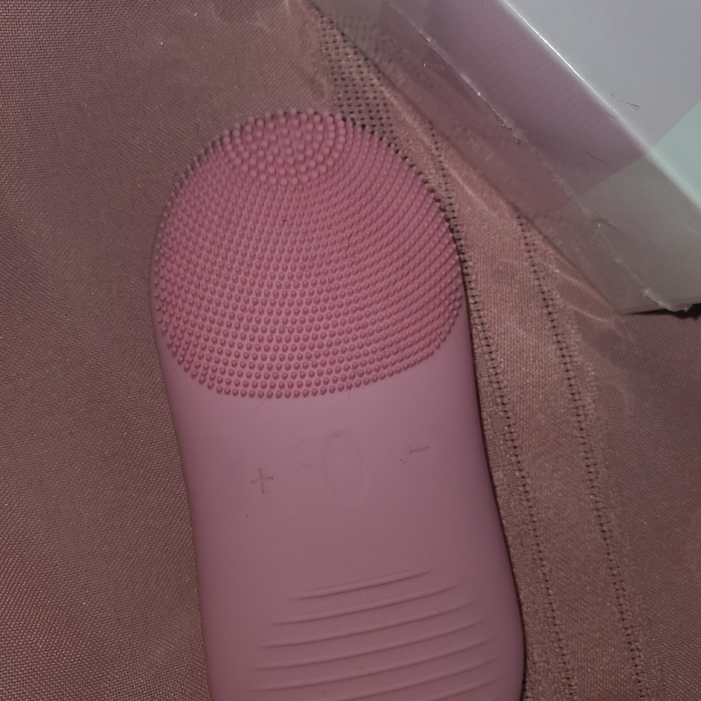 Happy Skin Silicone Sonic Pink Facial Cleansing Device - Picture 5 of 5